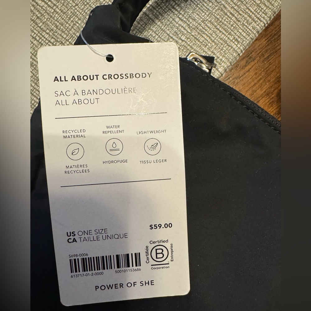 NWT Athleta All About Crossbody Bag in Black - Picture 2 of 7